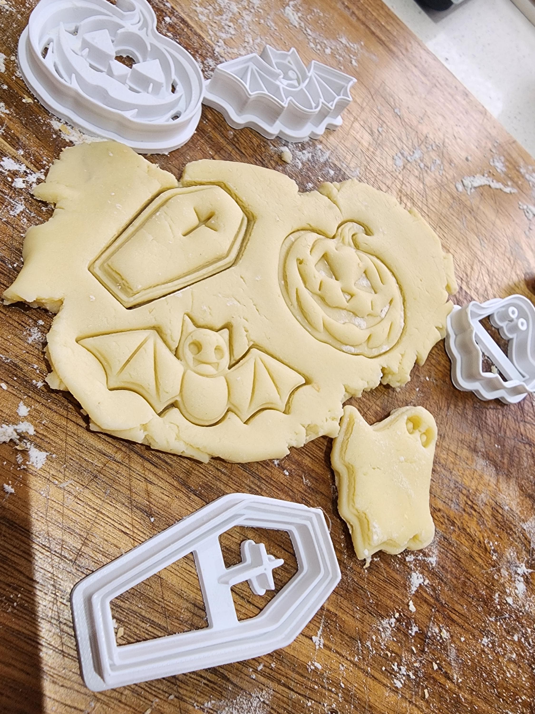 Halloween Dog Treat Cutters (4pk): Bat, Ghost, Pumpkin, Coffin